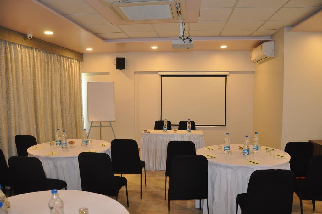 Hotel Green Olive Aurangábád Kültér fotó