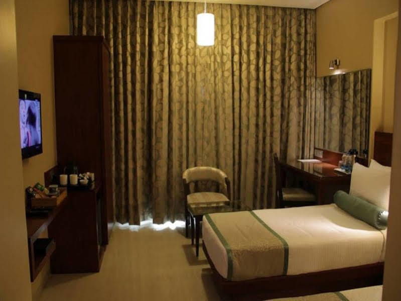 Hotel Green Olive Aurangábád Kültér fotó